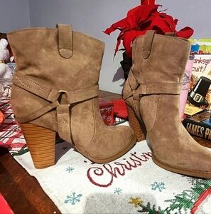 Nwt Justfab size 10 heeled boots